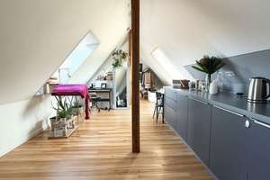 Kapitalanleger aufgepasst! Schöne 1 Zimmer DG Wohnung in saniertem 6 Parteien Haus