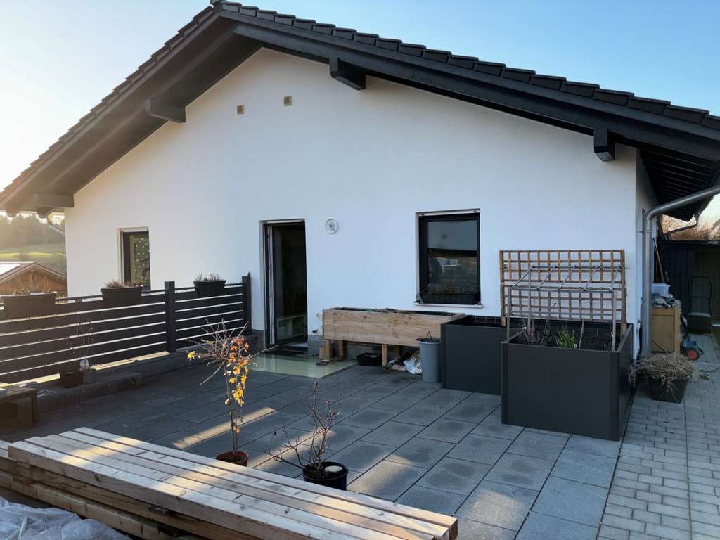 Immobilie in Zachenberg - Top Gelegenheit - Neuwertige, vermietete Doppelhaushälfte in Zachenberg Nähe Ruhmannsfelden - Bild 1