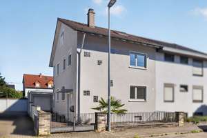 Renovierungsbedürftige Doppelhaushälfte mit Garten in ruhiger Lage von Neureut