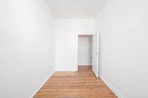 Bezugsfreie 2-Zimmer-Altbauwohnung mit Balkon in Berlin-Moabit - Nahe Spree & Ringbahn – Beusselstraße 4, 10553 Moabit, Berlin – Vorschaubild 7