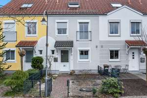Attraktives Reihenhaus mit Blick ins Grüne in Bremen-Arsten – Die vollständige Adresse der Immobilie erhältst du vom Anbieter., 28279 Kattenesch, Bremen – Vorschaubild 1
