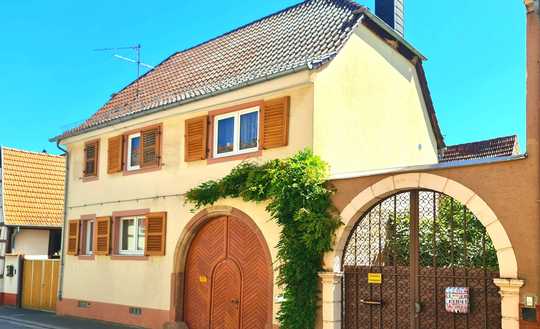 Großzügiges Winzerhaus mit Innenhof und Garten!