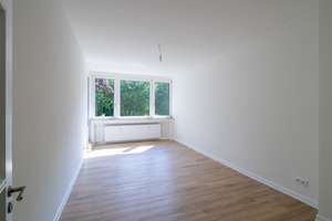  Hamburg-Hamm "neu renovierte + teilmodernisierte" 3 Zi.-Whg. ca. 67 m² + Balkon im Hochparterre! – Fuchsloch 6, 20535 Hamm, Hamburg – Vorschaubild 2