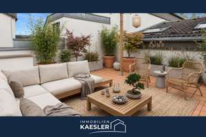 In grüner Idylle: Helle Maisonettewohnung mit attraktiver Dachterrasse