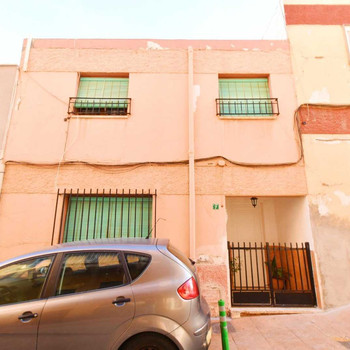 Duplex zu verkaufen in der Gegend Las Zorreras, mit Patio und Keller!!!!