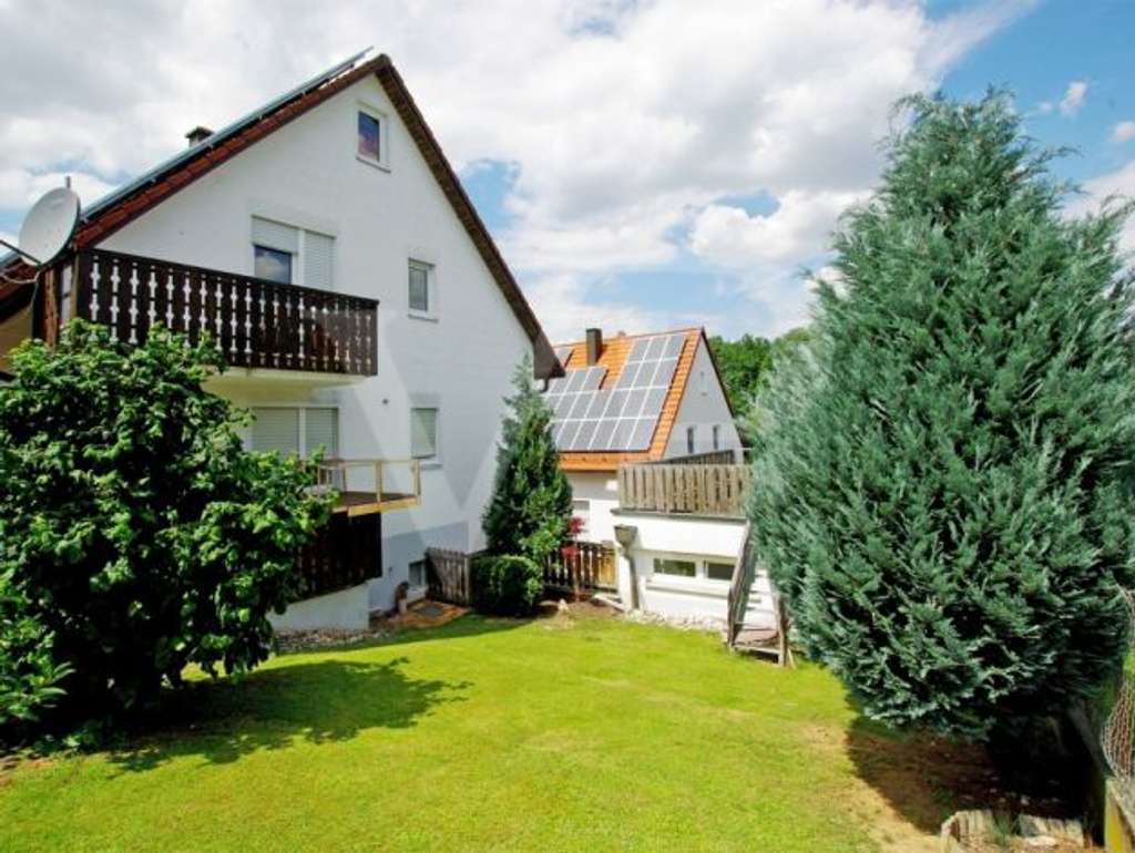 Immobilie in Sinzing - Attraktive 3 Zimmer Wohnung mit ausgebautem Dachboden, zwei Balkonen & PV Anlage in Sinzing - Bild 2