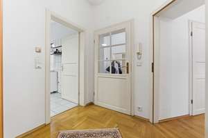 Stilvolles Gründerzeithaus mit 341m² Wohnfläche verteilt auf drei Wohneinheiten im Bonner Zentrum – Die vollständige Adresse der Immobilie erhältst du vom Anbieter., 53111 Bonn-Zentrum, Bonn – Vorschaubild 50