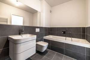 Unique Wohnung am See mit 4 Zimmern, 2 Bädern und Südbalkon mit unverbaubarem Seeblick! – Am Albertussee 41, 40549 Heerdt, Düsseldorf – Vorschaubild 6