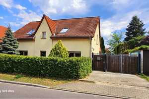 Charmantes, interessantes Haus (zu sanieren) mit 2-geschossiger Remise und 2 Garagen – Potsdam-Mittelmark (Kreis) – Vorschaubild 2