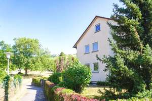 Seltene Gelegenheit am Wartberg – DHH auf unverbaubarem Eckgrundstück in ruhiger Bestlage