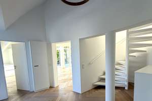 Loftartiges Wohnen in erster Reihe am „Normannenplatz“ – einzigartig, ruhig, uneinsehbar. – Die vollständige Adresse der Immobilie erhältst du vom Anbieter., 81925 Herzogpark, München – Vorschaubild 4