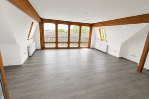 Lichtdurchflutete Dachetage mit Balkon & Loggia in ruhiger Lage – frisch saniert – Frankfurter Str. 26, 45145 Frohnhausen, Essen – Vorschaubild 1