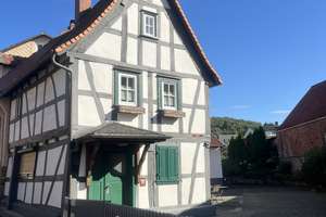 Kleines Fachwerkhaus in ruhiger Wohnlage - Ausbaupotenzial. – Die vollständige Adresse der Immobilie erhältst du vom Anbieter., 63695 Glauburg – Vorschaubild 1