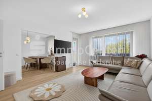 Einziehen und wohlfühlen: Stilvoll sanierte 4-Zimmer-Wohnung mit Loggia