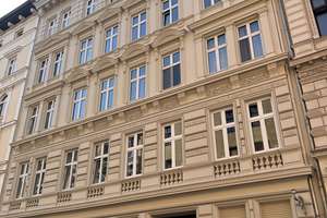 Traumhafte Dachgeschosswohnung im Herzen Magdeburgs mit Altbauflair, Wannenbad und Dachterrasse! – Keplerstrasse 8, 39104 Altstadt, Magdeburg – Vorschaubild 2