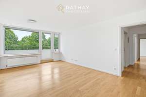 Bezugsfreie 3-Zimmer-Wohnung mit zwei Südbalkonen, Blick ins Grüne & zwei Tiefgaragenstellplätzen
