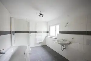 Renovierte kl. Doppelhaushälfte mit großem, gepflegtem Garten, Garage und Gartenhaus! – Kirschenweg 0, 86169 Augsburg – Vorschaubild 11