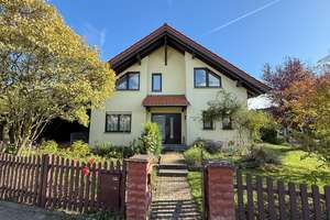 Freistehendes Einfamilienhaus in begehrter Feldrandlage von Schwalbach! – Die vollständige Adresse der Immobilie erhältst du vom Anbieter., 65824 Schwalbach am Taunus – Vorschaubild 1
