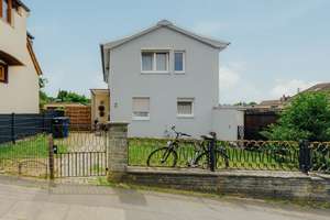 Freistehendes Einfamilienhaus mit großem Grundstück und Gestaltungspotenzial in Leverkusen-Opladen