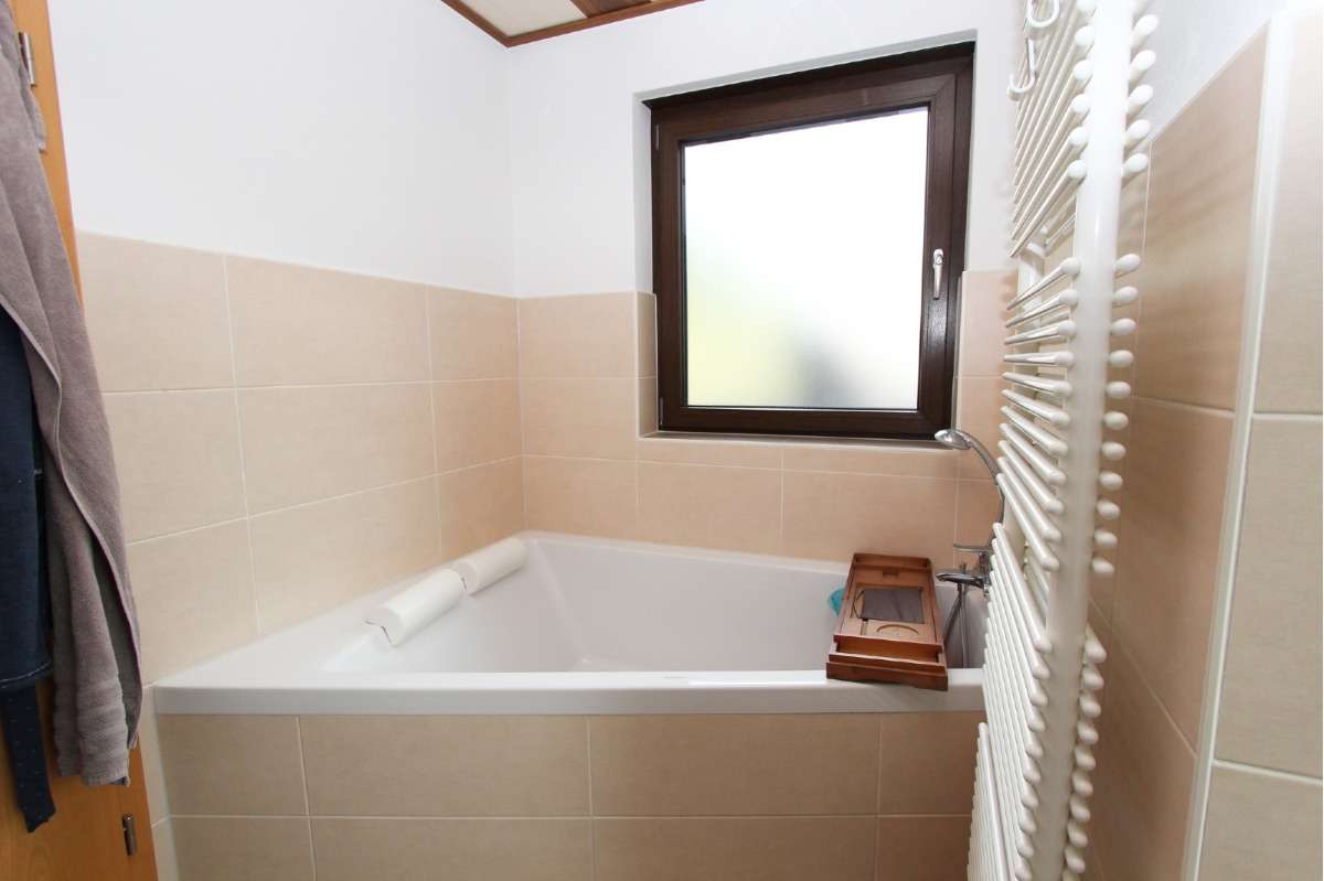 Immobilie in Flörsbachtal - Hochwertig saniertes Einfamilienhaus - Bild 2