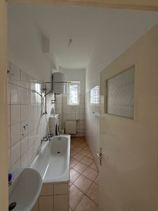Frisch weiß gestrichen - 3 Zimmerwohnung mit 3 Balkonen zu vermieten !