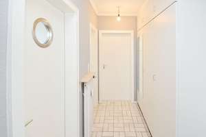 Renoviertes Apartment mit großer Loggia auf Erbpacht! – Die vollständige Adresse der Immobilie erhältst du vom Anbieter., 33699 Stieghorst, Bielefeld – Vorschaubild 2