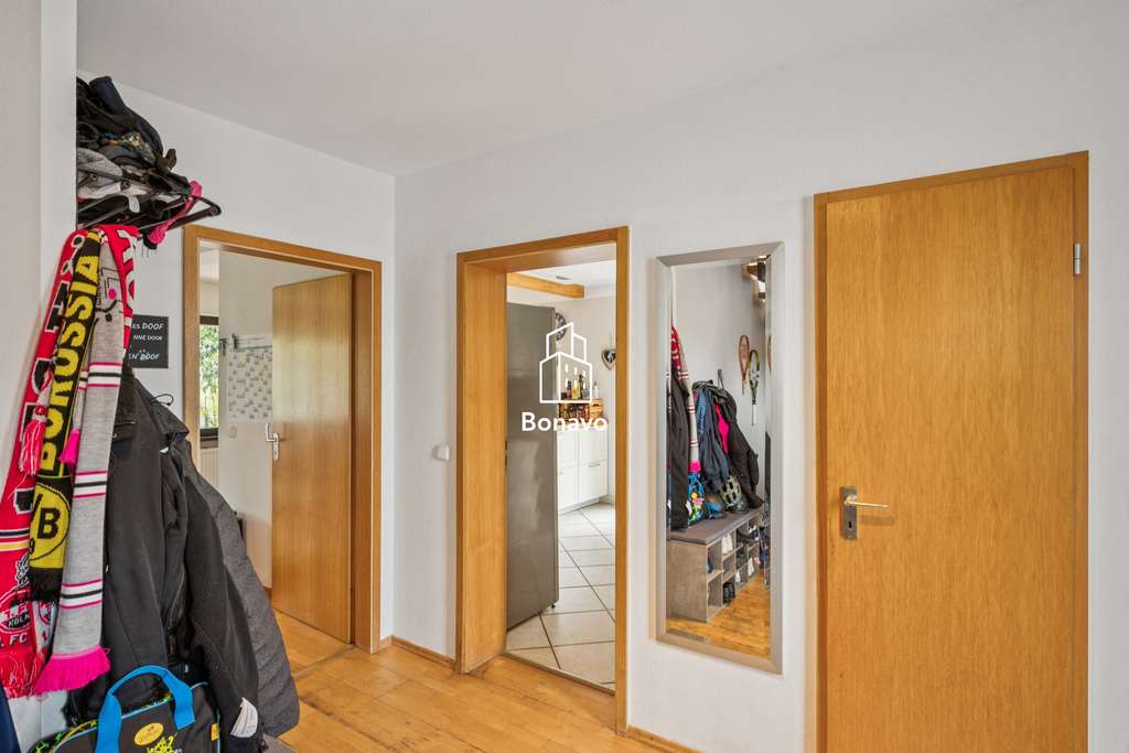 Immobilie in Swisttal - Familienfreundliche Doppelhaushälfte mit Terrasse, Garten und abschließbarer Garage - Bild 2