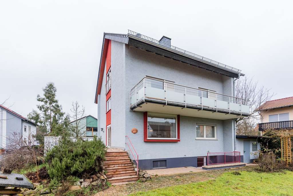 Immobilie in Ginsheim-Gustavsburg - Einfamilienhaus, Generationenhaus (3 Stockwerke flexibel nutzbar) auf schönem Grundstück - Bild 0