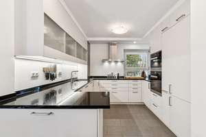 Stilvolle Doppelhaushälfte mit schönem Garten und Außenpool in begehrter Lage von München-Trudering – Die vollständige Adresse der Immobilie erhältst du vom Anbieter., 81825 Gartenstadt Trudering, München – Vorschaubild 6