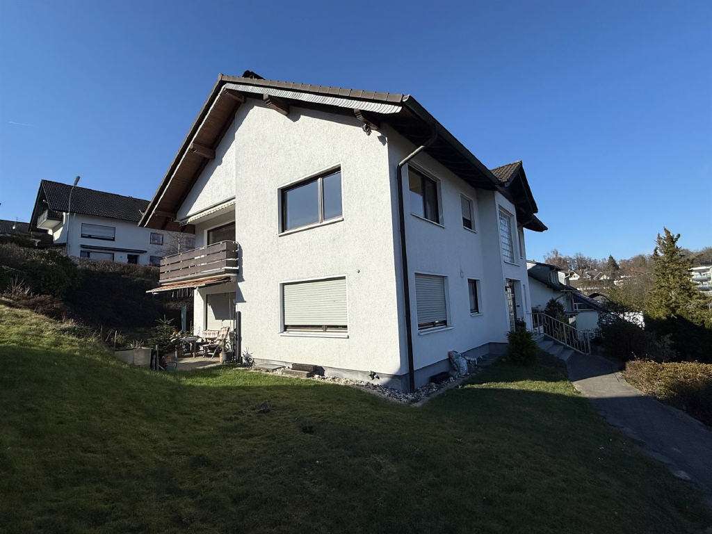 Immobilie in Wiehl - Zweifamilienhaus in zentraler Lage von Wiehl - Bild 1