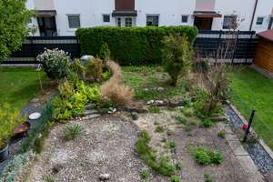 Hell, herzlich, heimelig –
Reihenmittelhaus mit Garten & Garage
in Günzburg zu verkaufen! – Die vollständige Adresse der Immobilie erhältst du vom Anbieter., 89312 Günzburg – Vorschaubild 16