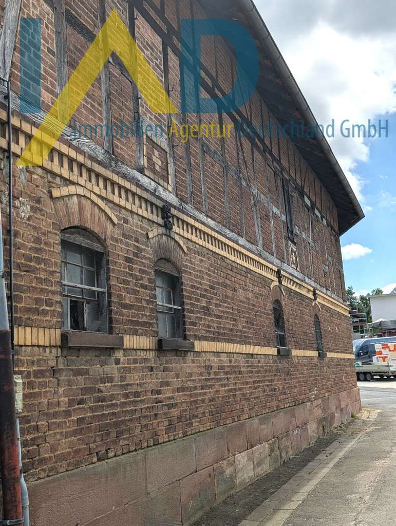 Immobilie in Fritzlar - Einzigartiger Dreiseitenhof in Fritzlar Haddamar: Ihr Traum-Pferdehof oder Bauernhof wartet! - Bild 1