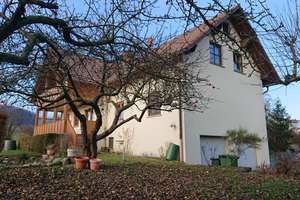 Großzügiges Zweifamilienhaus in Lichtenfels-Weingarten – Die vollständige Adresse der Immobilie erhältst du vom Anbieter., 96215 Lichtenfels – Vorschaubild 1
