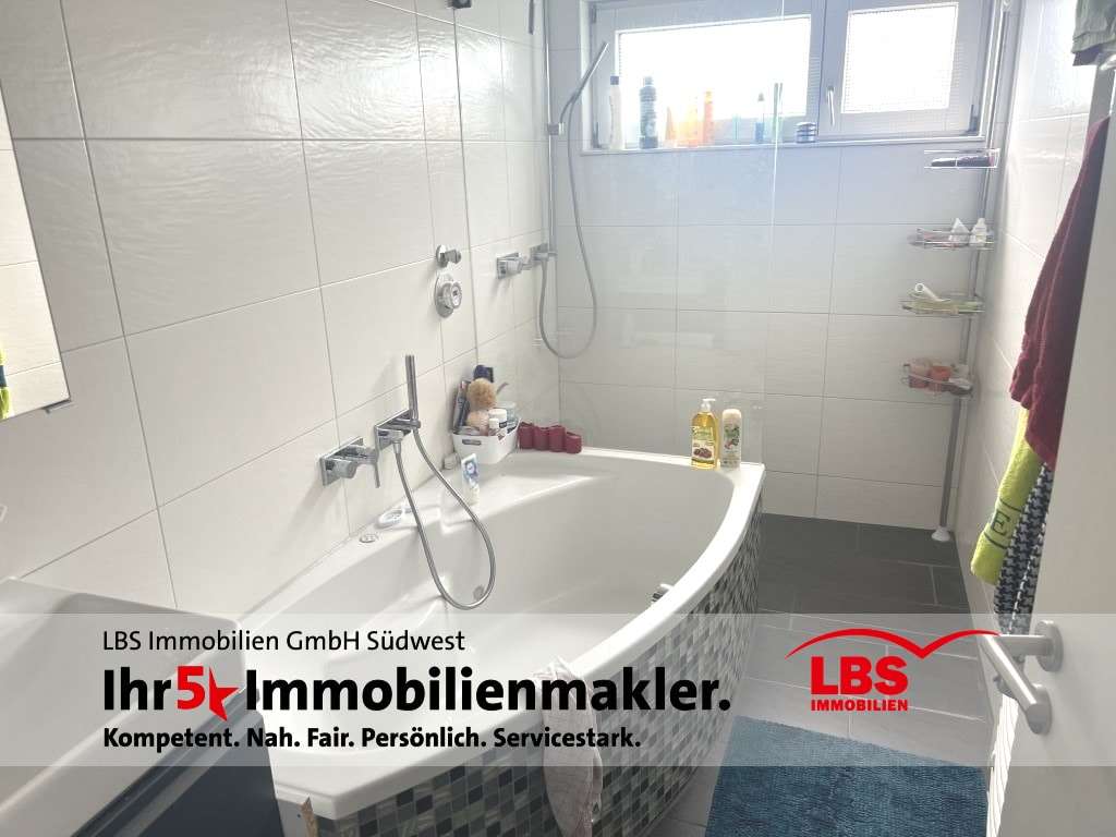 Immobilie in Altbach - Altbacher Wohnung mit Balkon und Tageslichtbad

 - Bild 1