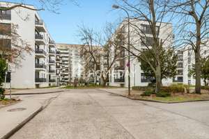 Mitten im Zentrum und Blick auf die Spree: 3-Zimmer-Wohnung mit Loggia und 2 Stellplätzen – Die vollständige Adresse der Immobilie erhältst du vom Anbieter., 10179 Mitte (Ortsteil), Berlin – Vorschaubild 4