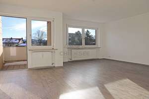 Helle 3-Zimmer-Wohnung mit Balkon und Garage in begehrter Lage von Traunstein – Karl-Merkenschlager-Straße 3, 83278 Traunstein – Vorschaubild 2