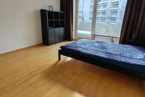 Schönes WG-Zimmer mit eigenem Balkon – Lerchenauer Str 4, 80809 Am Luitpoldpark, München – Vorschaubild 3