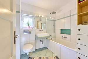 Idyllisches Traumhaus im Grünen – inklusive großem Grundstück – München – Vorschaubild 19
