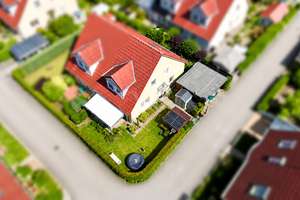 Gepflegte Doppelhaushälfte mit geschützter Terrasse für lange Abende – Die vollständige Adresse der Immobilie erhältst du vom Anbieter., 12623 Mahlsdorf, Berlin – Vorschaubild 3