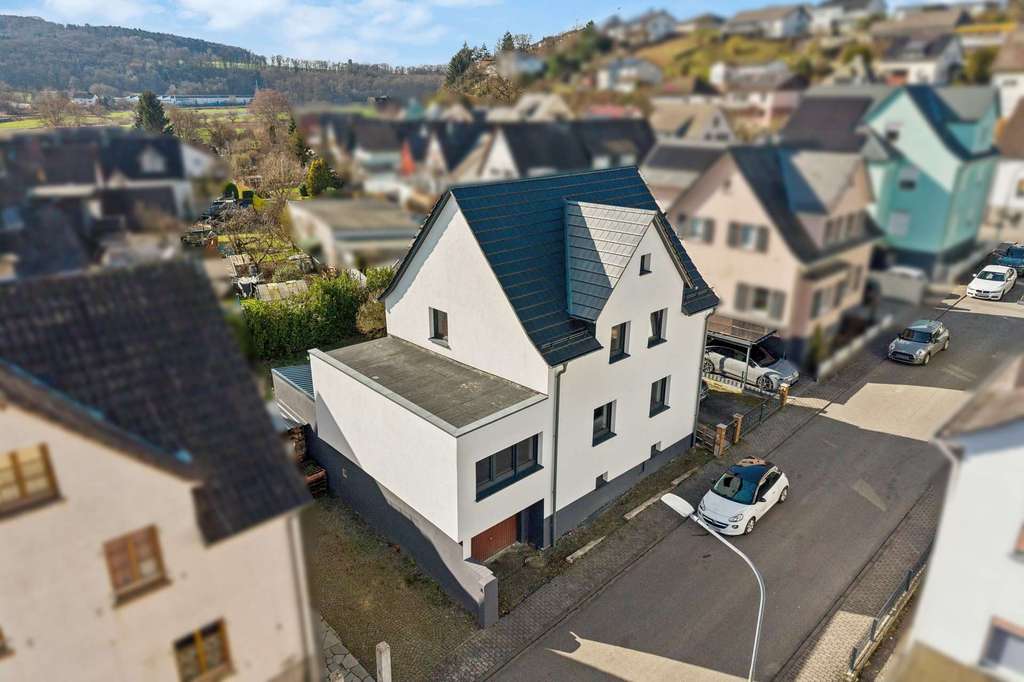 Immobilie in Villmar - Einziehen und Wohlfühlen - sehr schönes und saniertes EFH mit Garten!! - Bild 3