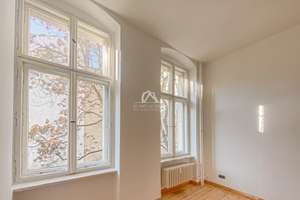 GROßZÜGIGE UND KLASSISCH SCHÖNE ALTBAUWOHNUNG MIT TOLLEM BLICK! RUHIG GELEGEN! PROVISIONSFREI! – Wilsnacker Straße 63, 10559 Moabit, Berlin – Vorschaubild 2