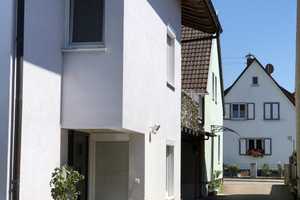 Exklusive Investitionsgelegenheit: Großzügiges Anwesen mit zwei Einfamilienhäusern im sonnigen Wyhl! – Emmendingen (Kreis) – Vorschaubild 1