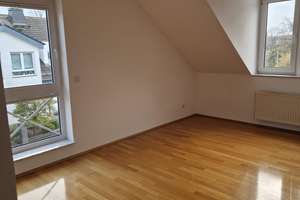 Wohnen und Wohlfühlen: Charmante Doppelhaushälfte in Bestlage von Schwalbach/ Ts – Fuchstanzstraße 1a, 65824 Schwalbach am Taunus – Vorschaubild 11