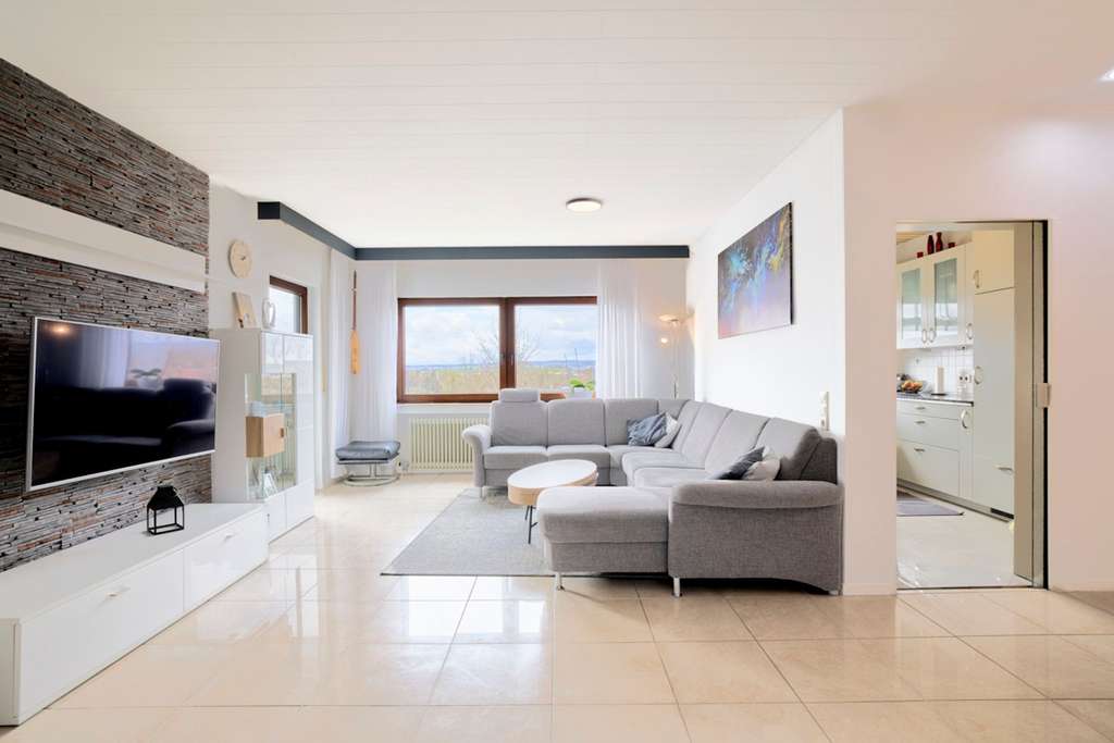 Immobilie in Gomaringen - Attraktive 3,5-Zimmer Wohnung mit Balkon, Pool und Sauna in Gomaringen. - Bild 1