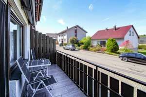 Sonnenenergie trifft Wohnqualität – Stilvolles Reihenhaus mit Ausbaupotenzial und Charme – Die vollständige Adresse der Immobilie erhältst du vom Anbieter., 75233 Tiefenbronn – Vorschaubild 5