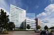 Moderne Büroflächen mit Skyline-Blick