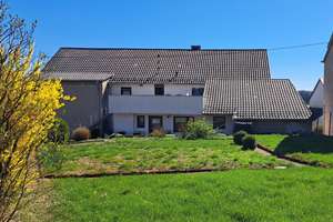 GERÄUMIGES Wohnhaus für die GROSSE Familie od. für 2 GENERATIONEN mit schönem Garten + 3 Garagen..! – Die vollständige Adresse der Immobilie erhältst du vom Anbieter., 66625 Nohfelden – Vorschaubild 2