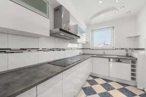 Traumhafte Penthouse-Wohnung mit Terrasse & EBK – ab sofort verfügbar – Reginfriedstraße 2, 81547 München – Vorschaubild 2