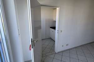 Geräumige 1-Zimmer-Wohnung mit Einbauküche und neusaniertem Bad in München – Die vollständige Adresse der Immobilie erhältst du vom Anbieter., 80807 Milbertshofen, München – Vorschaubild 6