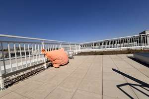 Möblierte Penthouse-artige 2‑Zimmer Wohnung mit 40qm-Dachterrasse und Loggia  in Landsberg am Lech – Adolf-Buck-Weg 1, 86899 Landsberg am Lech – Vorschaubild 2